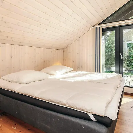 4 Star In Vaeggerlose Bøtø By