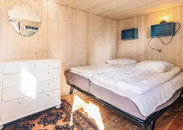 4 Star In Vaeggerlose Semesterbostad Bøtø By