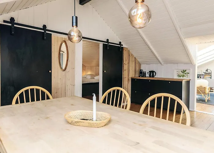 4 Star In Vaeggerlose Semesterbostad Bøtø By